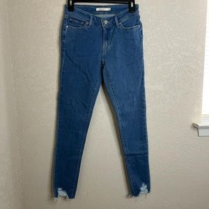 New With Tag Levi’s 711 Distressed Skinny Jean Size 25